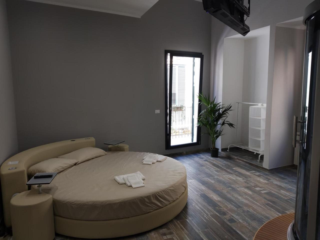 Dimora "I Santi Patroni" Aparthotel Lecce Luaran gambar